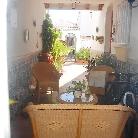 Сasa de vacaciones Hermosa Casa Familiar Con Patio Nerja