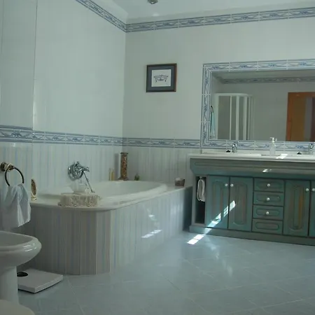 Hermosa Casa Familiar Con Patio Сasa de vacaciones Nerja