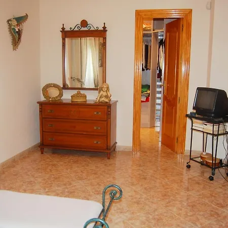 Hermosa Casa Familiar Con Patio *