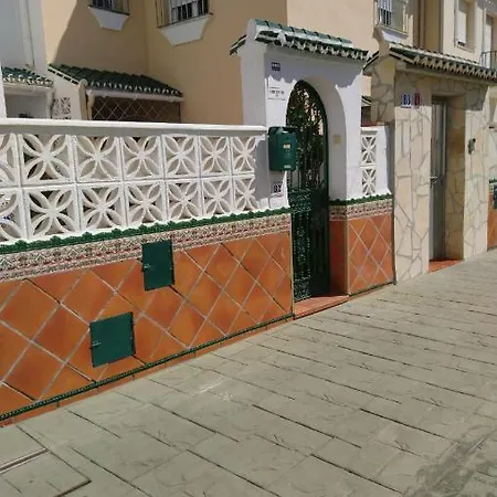 Hermosa Casa Familiar Con Patio Nerja